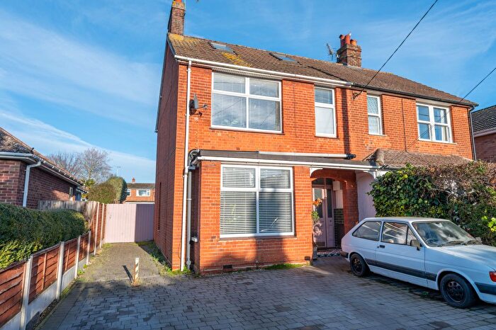 4 Bedroom Semi Detached House For Sale In The Avenue, Trimley St. Mary, IP11