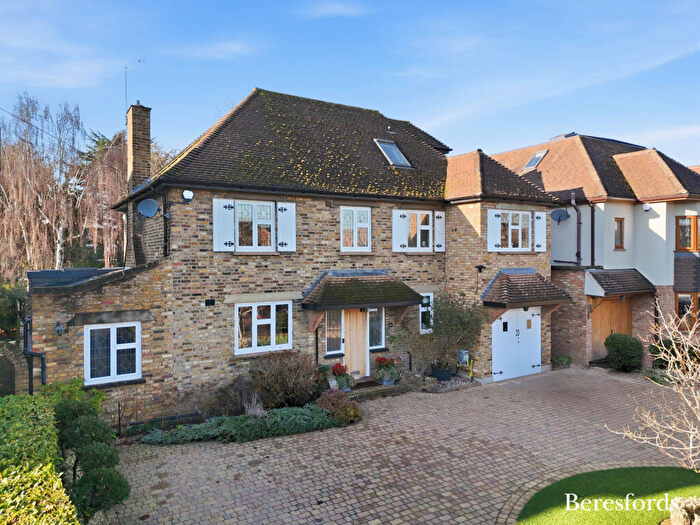 5 Bedroom Detached House For Sale In Brookside, Hornchurch, RM11