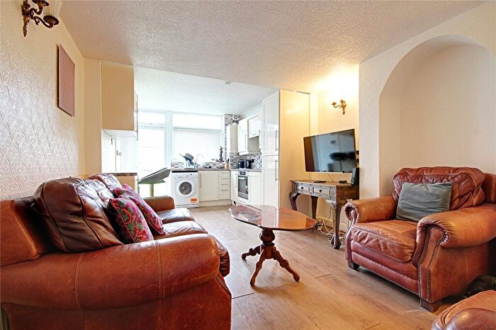 2 Bedroom Flat To Rent In Orpington Gardens, London, N18