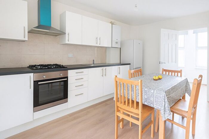 3 Bedroom Flat To Rent In Oulton Road, Tottenham, N15