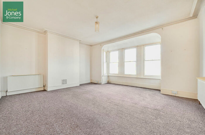 1 Bedroom Flat To Rent In Tarring Road, Worthing, West Sussex, BN11