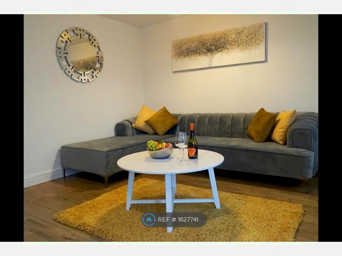 5 Bedroom Semi-Detached House To Rent In Laxton Grove, Solihull, B91