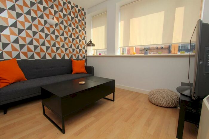 1 Bedroom Flat To Rent In South Parade, Leeds, LS1