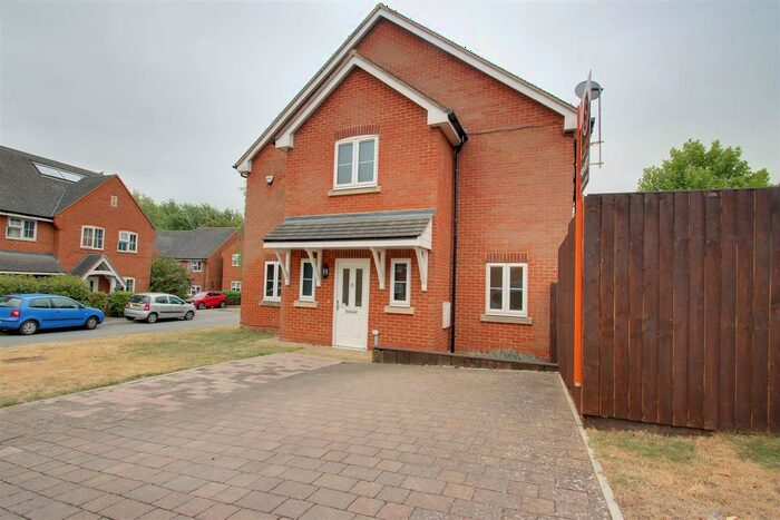 4 Bedroom End Of Terrace House To Rent In Jubilee Walk, Kings Langley, WD4