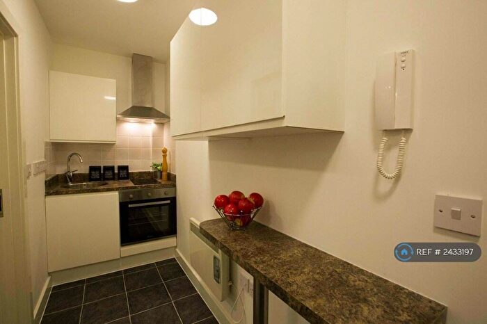 1 Bedroom Flat To Rent In Alexandra House, Southampton, SO14