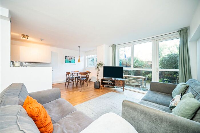 3 Bedroom Flat For Sale In Hertford Road, London, N1