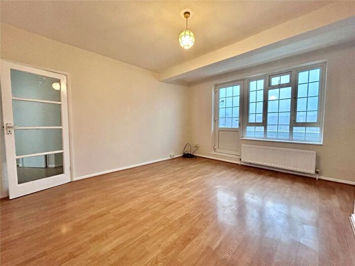 2 Bedroom Flat To Rent In Strand Parade, The Boulevard, Goring-by-Sea, BN12