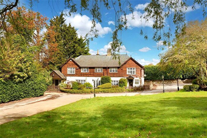 4 Bedroom Detached House For Sale In Beaconsfield Road, Coleshill, Amersham, Buckinghamshire, HP7