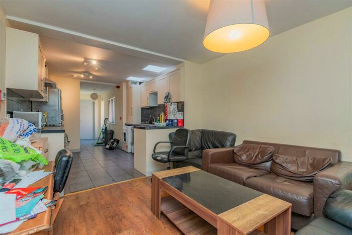 6 Bedroom House To Rent In Tiverton Road, Birmingham, B29