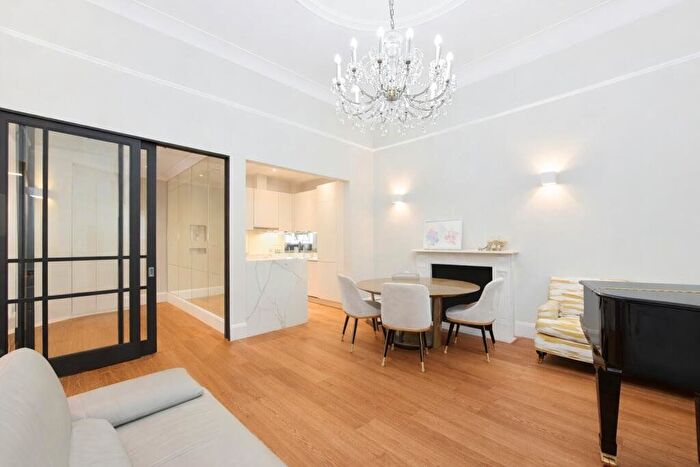 2 Bedroom Flat To Rent In Cromwell Road, Earls Court, SW5