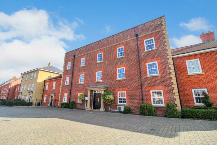 2 Bedroom Flat To Rent In Greenkeepers Road, Great Denham, Bedford, MK40