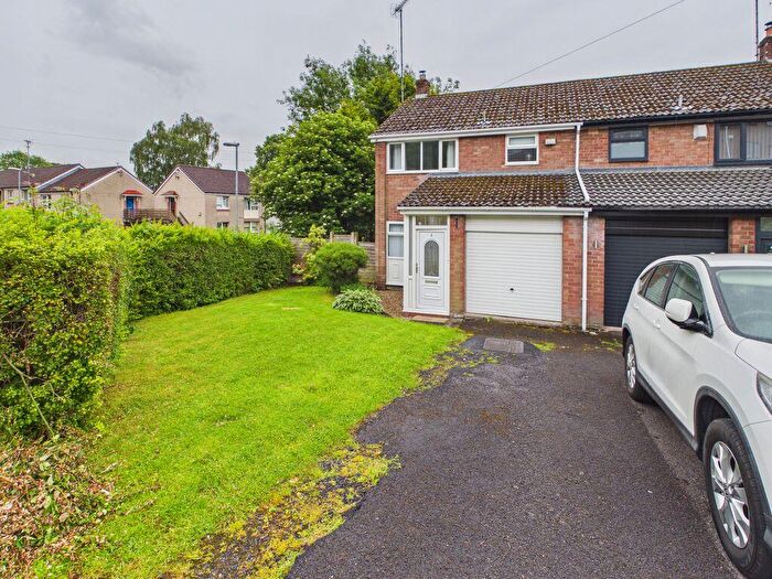 3 Bedroom Semi Detached House To Rent In Schoolside Lane, Manchester, M24