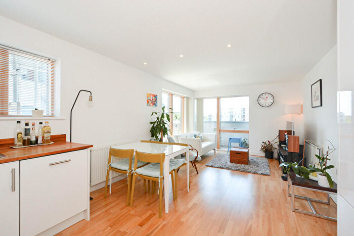 2 Bedroom Apartment For Sale In Prospect House, Sun Passage, SE16