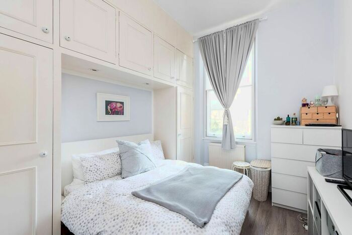 1 Bedroom Flat To Rent In Finborough Road, Earls Court, London, SW10