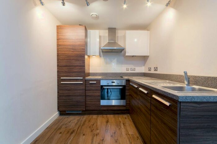 2 Bedroom Flat To Rent In The Green, Southall, UB2