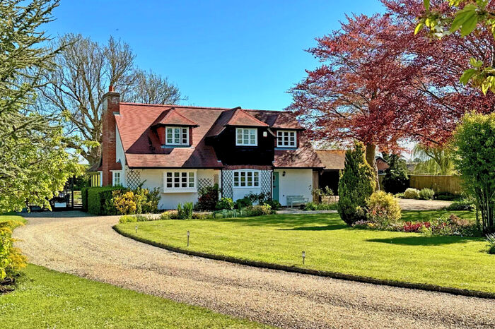 4 Bedroom Detached House For Sale In Apple Tree Cottage, Roke, OX10