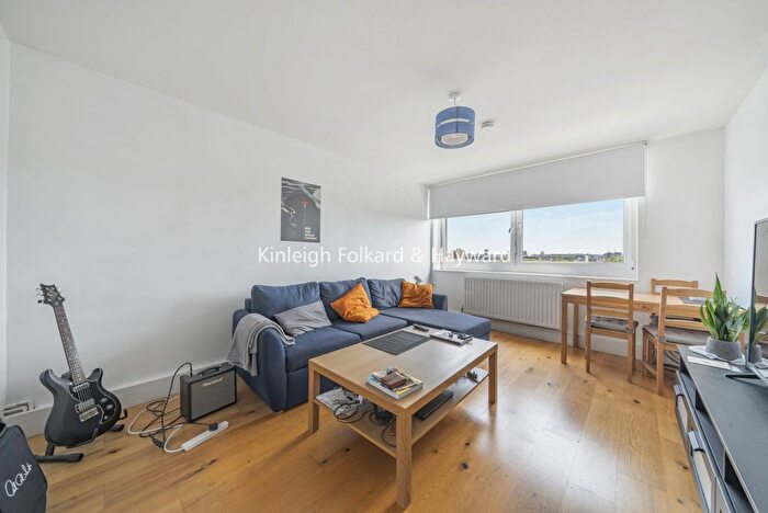 2 Bedroom Flat To Rent In Burbage Close, London, SE1