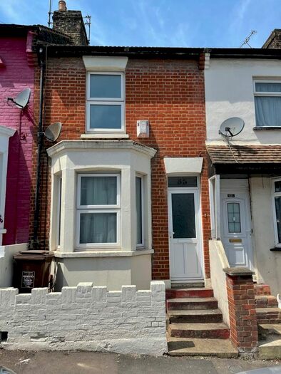 3 Bedroom Terraced House To Rent In Baden Road, Gillingham, ME7