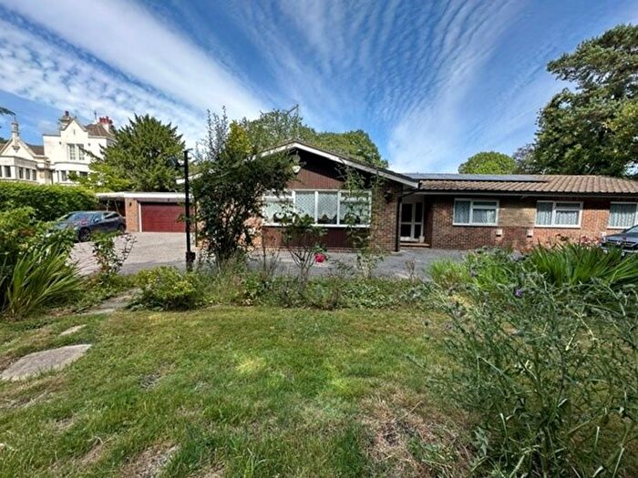 4 Bedroom Detached Bungalow To Rent In Vicarage Close, Kingswood, Tadworth, KT20