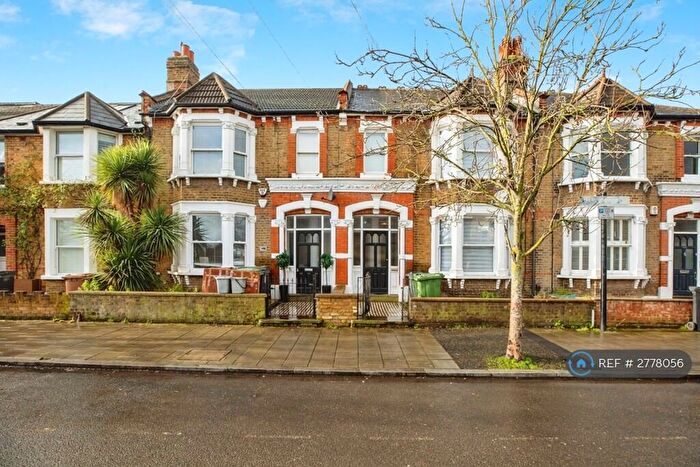 2 Bedroom Flat To Rent In Manor Lane, London, SE12