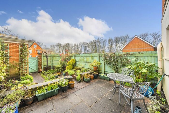 4 Bedroom End Of Terrace House To Rent In Alison Way, Winchester, SO22