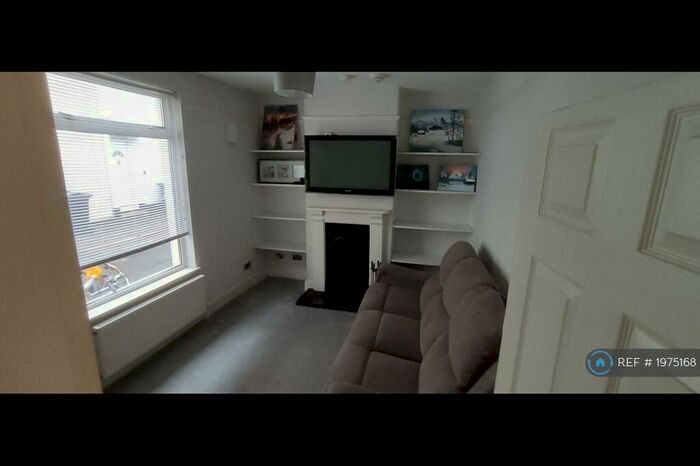 3 Bedroom Terraced House To Rent In George Street, Exmouth, EX8