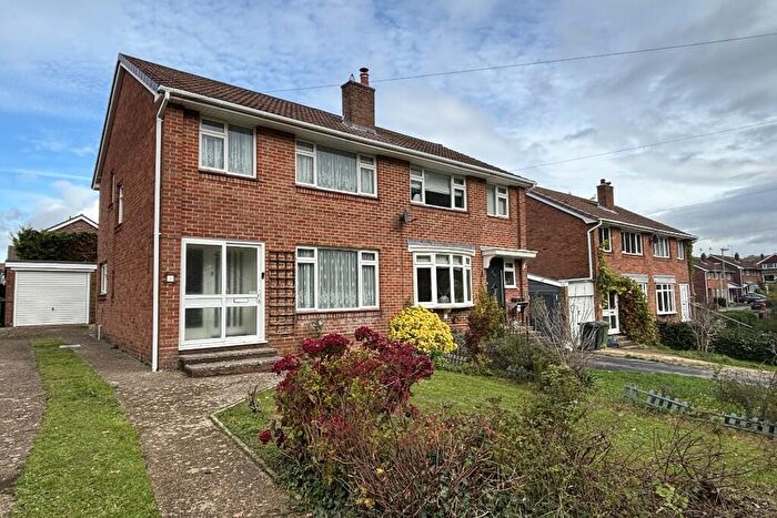 3 Bedroom Semi Detached House For Sale In Dell Close, Eastleigh, Hampshire, SO50