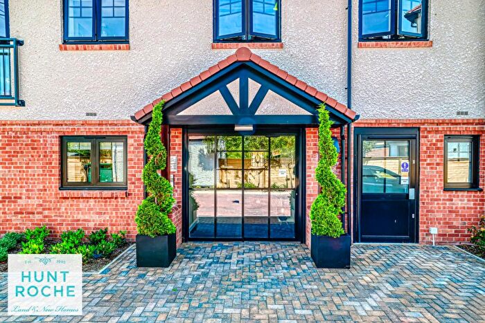 2 Bedroom Apartment For Sale In Apartment, Chalkwell Avenue, Westcliff-On-Sea, Essex, SS0
