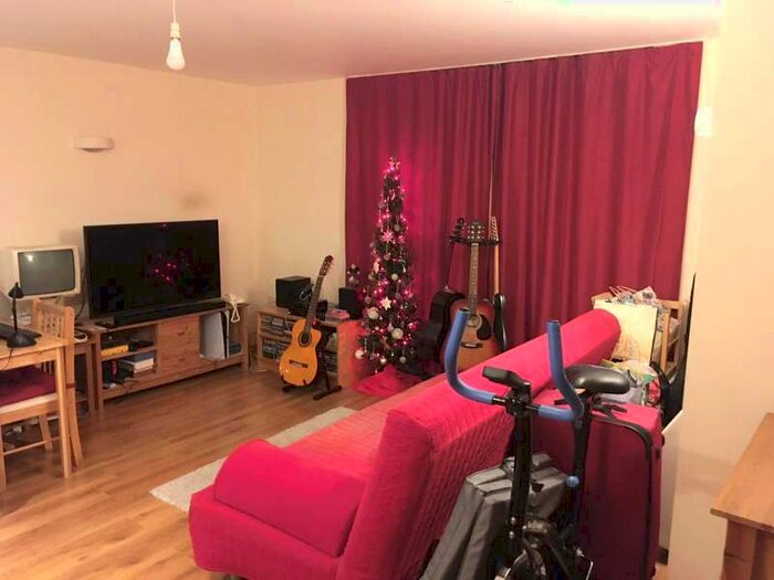 1 Bedroom Apartment To Rent In Endeavour Court, Ocean Village, Southampton, SO14