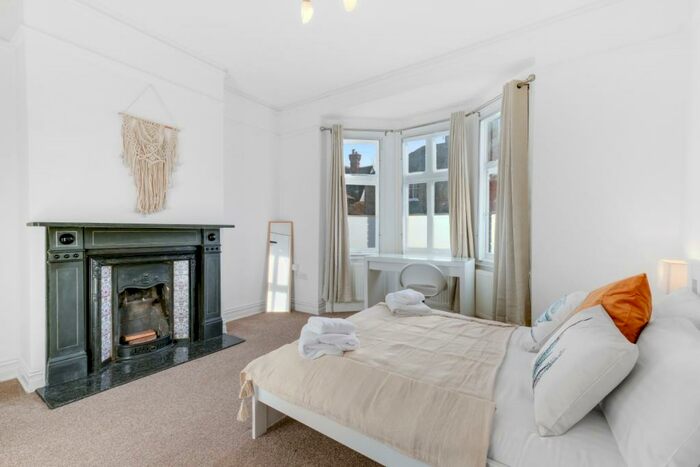 2 Bedroom Flat To Rent In Montagu Road Datchet, SL3