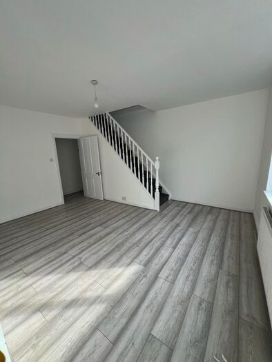 3 Bedroom Maisonette To Rent In Leagrave Street, London, E5