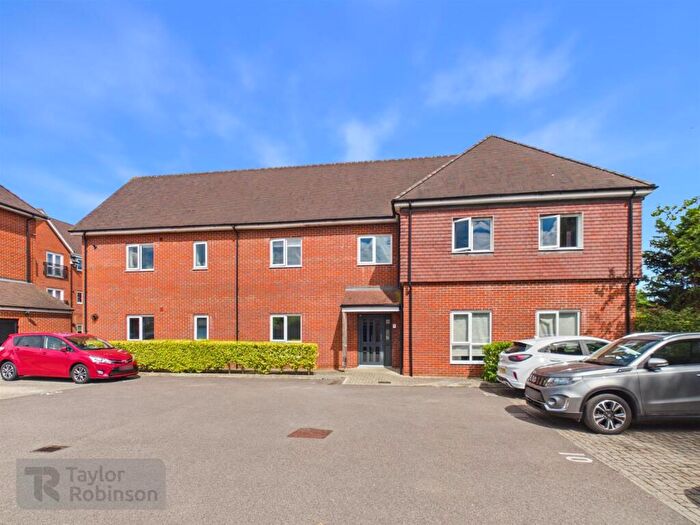 2 Bedroom Apartment For Sale In Three Bridges, Crawley, RH10