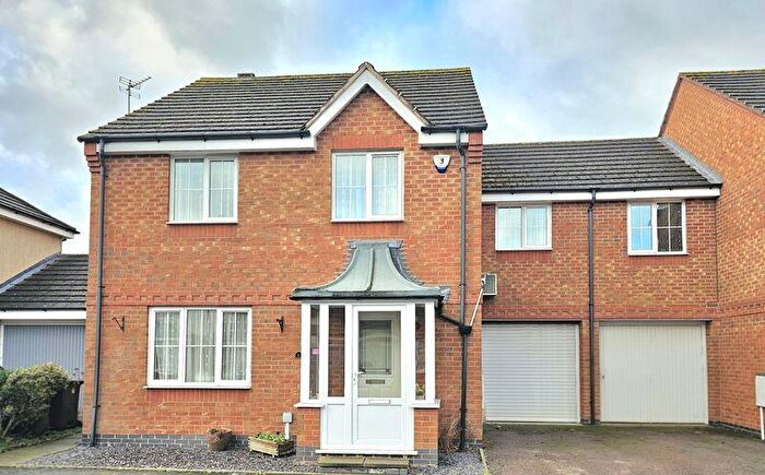 4 Bedroom Link Detached House For Sale In Wedmore Road, Sutton Coldfield, B73