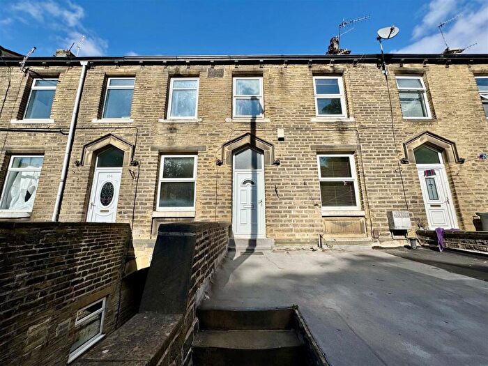4 Bedroom Terraced House For Sale In Woodhead Road, Lockwood, Huddersfield, HD4