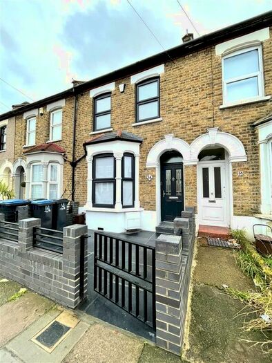 5 Bedroom Property To Rent In Grosvenor Road, Edmonton N9