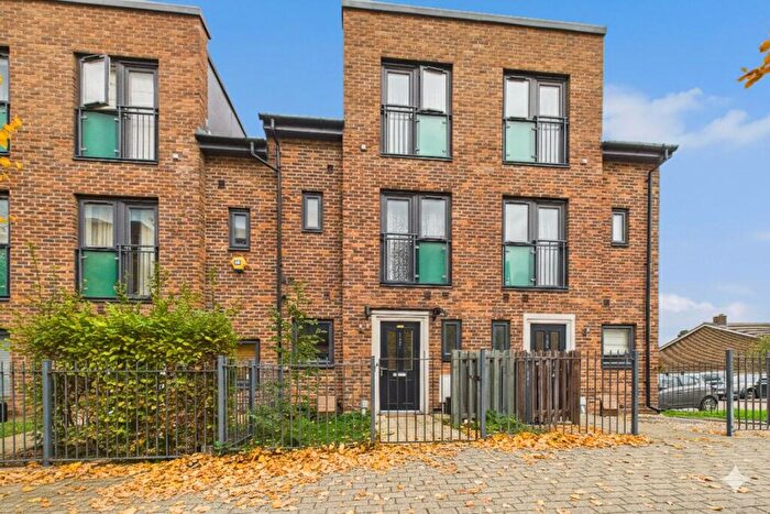 3 Bedroom Terraced House For Sale In Spey Road, Tilehurst, Reading, Berkshire, RG30