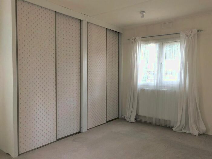 1 Bedroom Bungalow For Sale In St. Brelades Court, Crouch House Road, Edenbridge, TN8