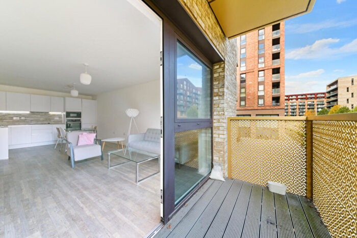 2 Bedroom Apartment To Rent In Greenland Place, Nyland Court, Surrey Quays, London, SE8