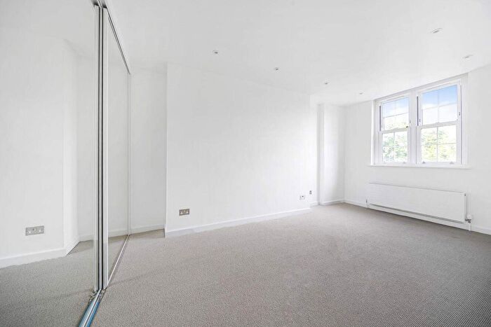 2 Bedroom Flat For Sale In Maida Vale, London, W9