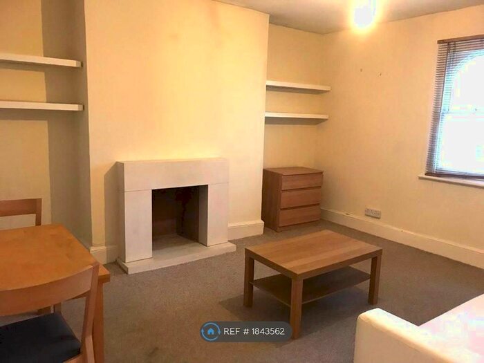 1 Bedroom Flat To Rent In South View Court, London, SE19