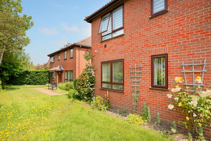 1 Bedroom Flat To Rent In Greville Court, Greville Park Road, Ashtead, Surrey, KT21