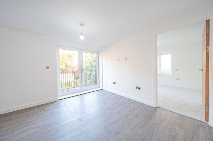 2 Bedroom Flat To Rent In Shinda House, Apartment, Grove Lane, Leeds, West Yorkshire, LS6