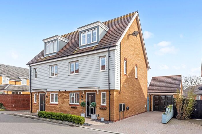 4 Bedroom Town House For Sale In Sinclair Drive, Codmore Hill, RH20