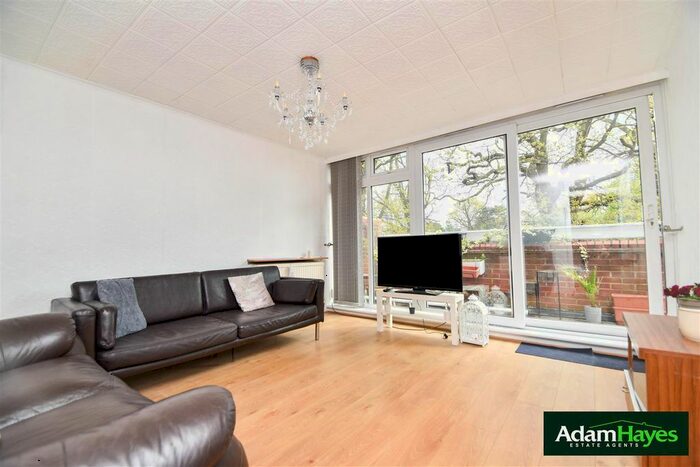2 Bedroom Flat To Rent In Finchley Park, North Finchley, N12