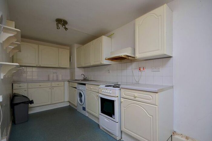 4 Bedroom Property To Rent In Clifford Drive, Brixton, London, SW9