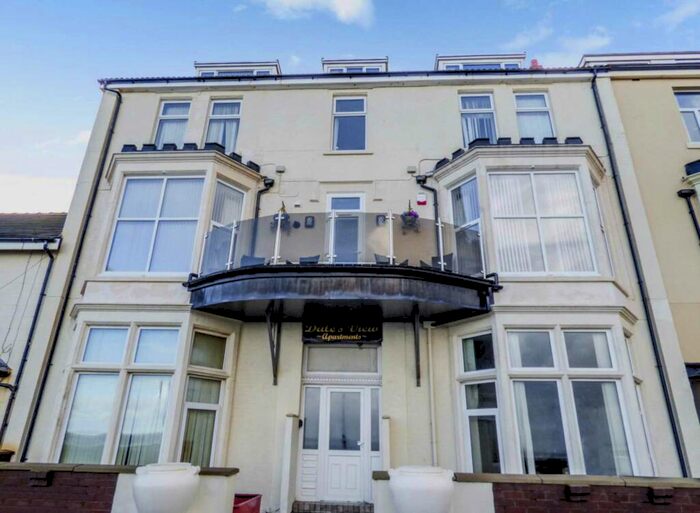 3 Bedroom Flat To Rent In Dales View, Queens Promenade, Blackpool, FY2