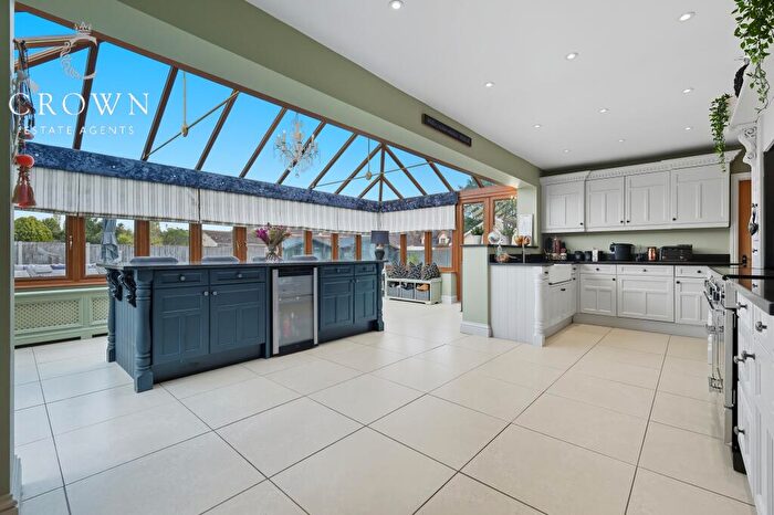 5 Bedroom Detached House For Sale In Church Road, Ramsden Bellhouse, Billericay, CM11