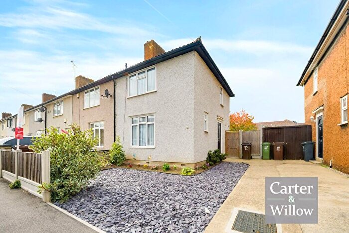 2 Bedroom End Of Terrace House For Sale In Croppath Road, Dagenham, RM10