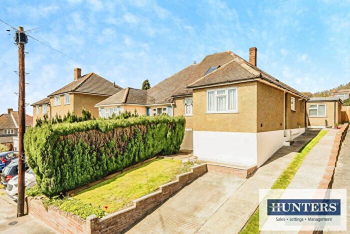 4 Bedroom Semi-Detached Bungalow For Sale In Coombfield Drive, Dartford, DA2