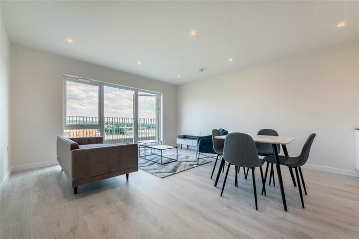 2 Bedroom Apartment To Rent In Inglis Way, London, NW7